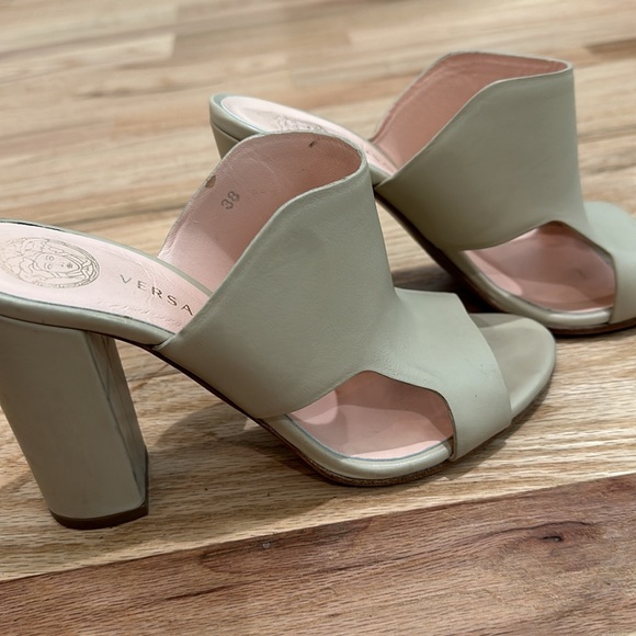 Versace heels size 38 - Picture 4 of 8